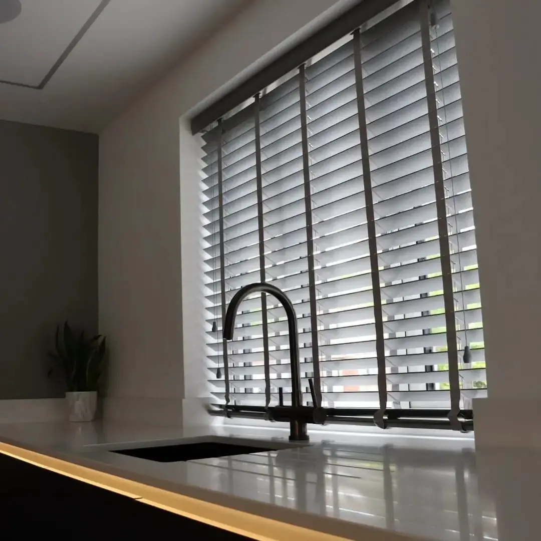 Kitchen sink and mixer tap in front of the window